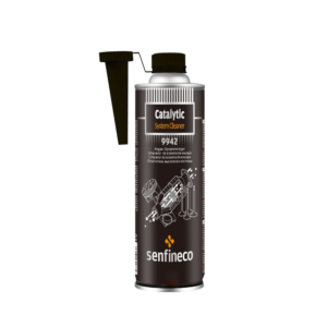 Το Senfineco Catalytic System Cleaner είναι ένα εξειδικευμένο καθαριστικό προϊόν που έχει σχεδιαστεί για να βελτιώνει την απόδοση του καταλύτη και του συστήματος εξάτμισης. Απομακρύνει ρύπους, επικαθίσεις και άλλες ακαθαρσίες που μπορεί να έχουν συσσωρευτεί, βελτιώνοντας τη λειτουργία του καταλύτη και μειώνοντας τις εκπομπές ρύπων. Η τακτική χρήση του Catalytic System Cleaner βοηθά στην αποκατάσταση της σωστής λειτουργίας του συστήματος, εξασφαλίζοντας τη μέγιστη απόδοση του κινητήρα και την οικονομία καυσίμου. Είναι συμβατό με όλους τους τύπους κινητήρων και συνιστάται για προληπτική συντήρηση του συστήματος εξάτμισης.