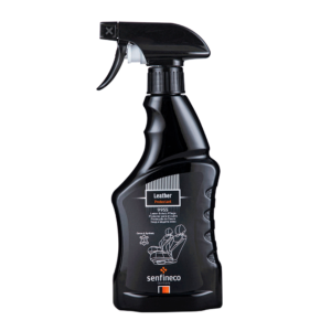 Το Senfineco Leather Protectant είναι ένα εξειδικευμένο προϊόν σχεδιασμένο για την προστασία και τη συντήρηση δερμάτινων επιφανειών. Προσφέρει ανώτερη προστασία από λεκέδες, υγρασία και φθορά, ενώ ανανεώνει την υφή και την εμφάνιση του δέρματος. Η φόρμουλα του Leather Protectant εισχωρεί στις ίνες του δέρματος, δημιουργώντας ένα προστατευτικό φιλμ που βοηθά στην πρόληψη της ξηρότητας και της ραγίσματος. Είναι ιδανικό για χρήση σε καθίσματα αυτοκινήτου, δερμάτινες τσάντες, ρούχα και άλλες δερμάτινες επιφάνειες, εξασφαλίζοντας μακροχρόνια προστασία και διατήρηση της ποιότητας του δέρματος.