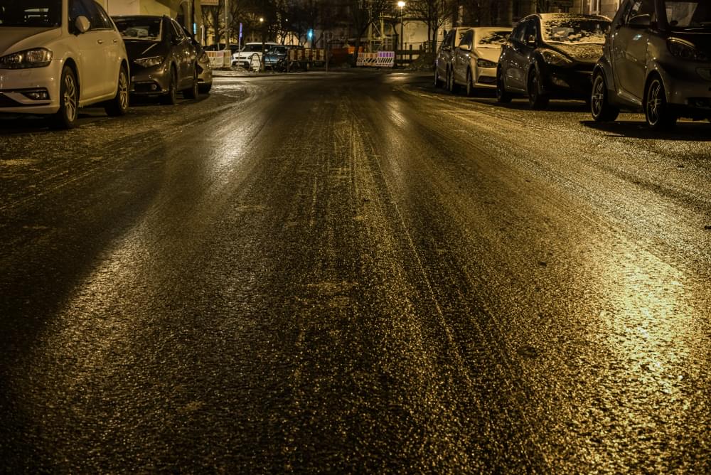 Οδήγηση στο χιόνι – Συχνές Ερωτήσεις (faq) - Amortiseronline - Amortiseronline Μάυρος πάγος: Λεία, ελάχιστα ορατή και σε επικίνδυνο βαθμό ολισθηρή επιφάνεια πάγου, συνήθως πάνω σε σκούρα επιφάνεια